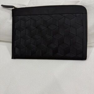 Textured Laptop Bag – Like New (15 inch)